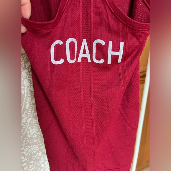 Rare Lululemon Custom Gold’s Gym Studio Coach Red Racerback Tank Top Activewear - Picture 6 of 7